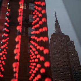 New Valuation Data Show Private Companies Weathering the Downturn Better Than Public Peers | Institutional Investor New Valuation Data Show Private Companies Weathering the Downturn Better Than Public Peers | Institutional Investor